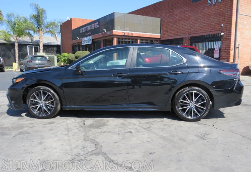 2021 Toyota Camry - Image 11