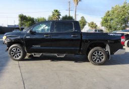 2017 Toyota Tundra 4WD - Image 11