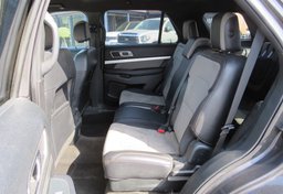 2017 Ford Explorer - Image 32