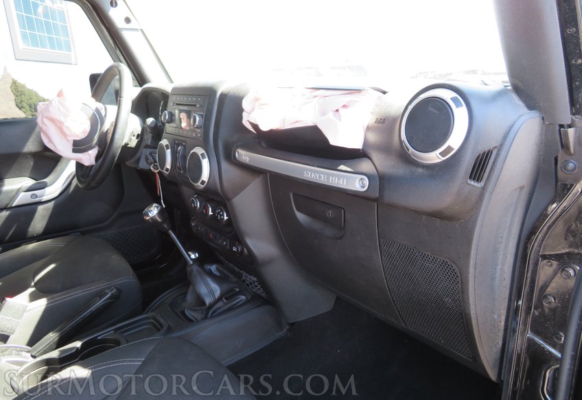 2015 Jeep Wrangler Unlimited - Image 21