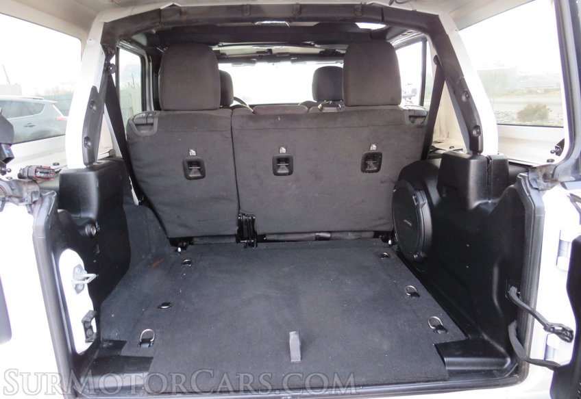 2022 Jeep Wrangler - Image 31