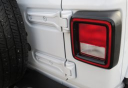 2022 Jeep Wrangler - Image 15