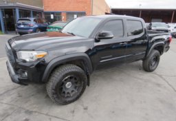 2019 Toyota Tacoma 4WD - Image 2