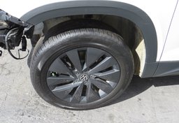 2022 Volkswagen Taos - Image 25