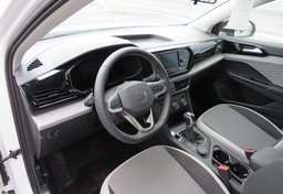 2022 Volkswagen Taos - Image 26