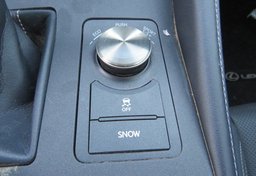 2017 Lexus RC - Image 31