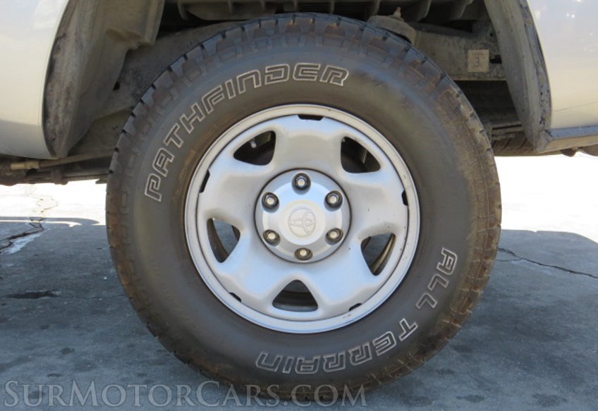 2017 Toyota Tacoma - Image 16