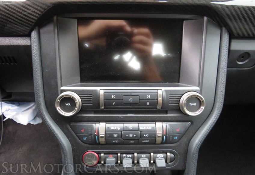 2019 Ford Mustang - Image 35