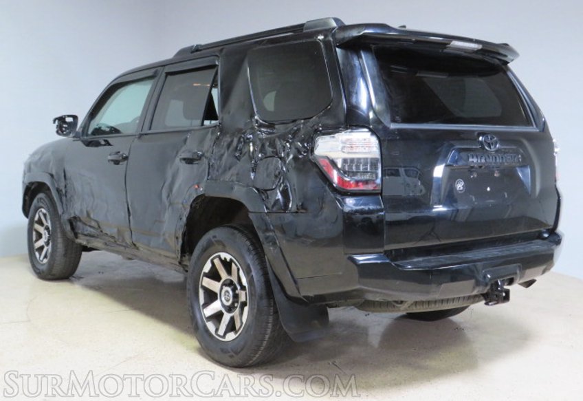 2020 Toyota 4Runner - Image 8