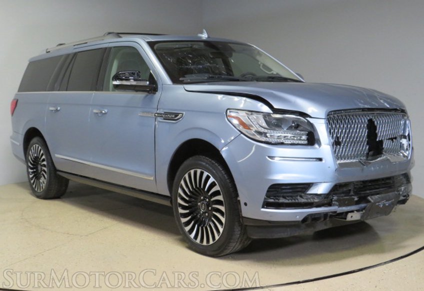 2018 Lincoln Navigator L - Image 3
