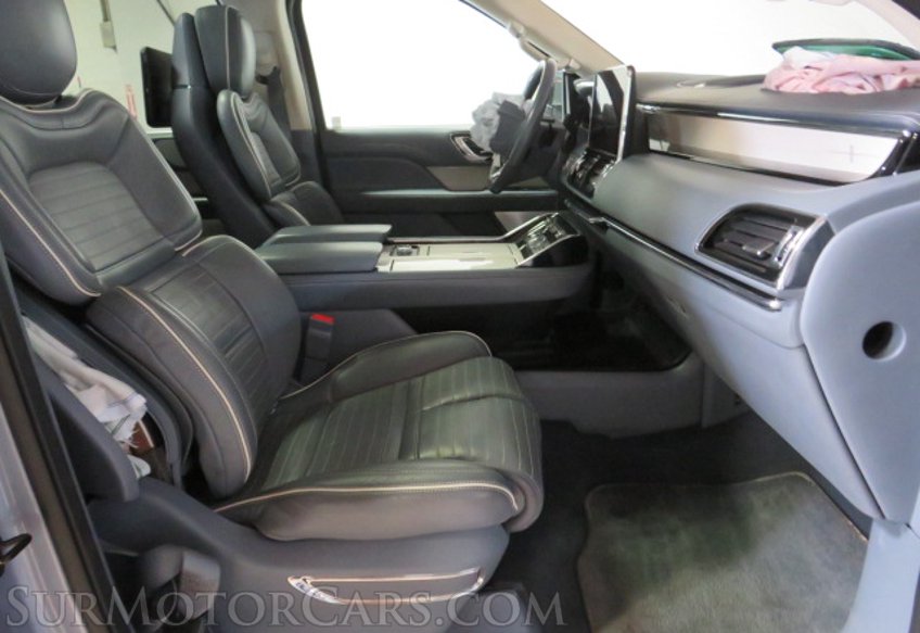 2018 Lincoln Navigator L - Image 24