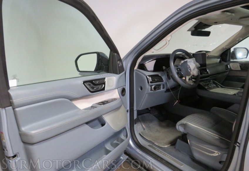 2018 Lincoln Navigator L - Image 19