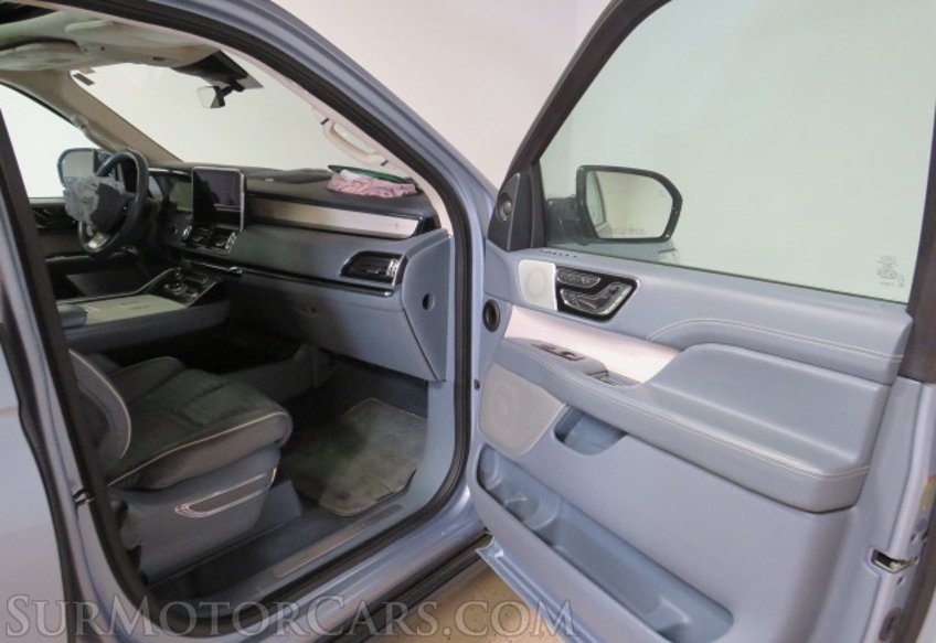 2018 Lincoln Navigator L - Image 20