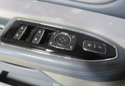 2018 Lincoln Navigator L - Image 40