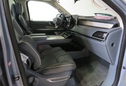 2018 Lincoln Navigator L - Image 26