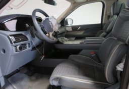 2018 Lincoln Navigator L - Image 25