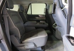 2018 Lincoln Navigator L - Image 28