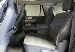 2018 Lincoln Navigator L - Image 27