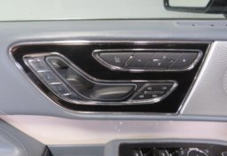 2018 Lincoln Navigator L - Image 41