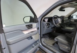 2018 Lincoln Navigator L - Image 19