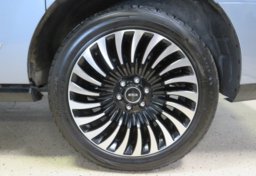 2018 Lincoln Navigator L - Image 17