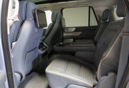 2018 Lincoln Navigator L - Image 29