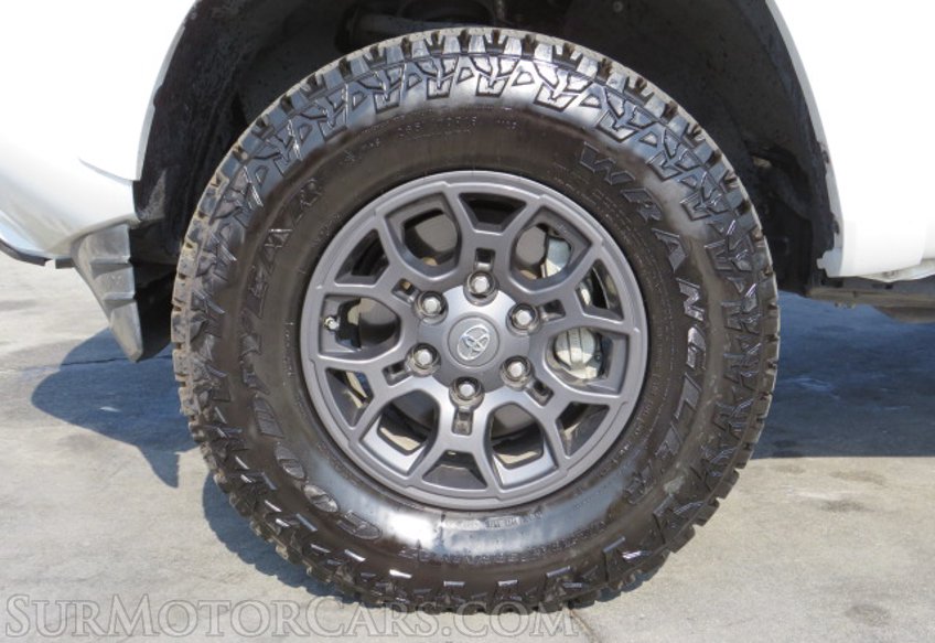 2017 Toyota Tacoma - Image 16