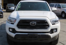 2017 Toyota Tacoma - Image 9