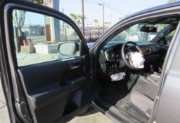 2017 Toyota Tacoma - Image 19