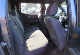 2017 Toyota Tacoma - Image 28