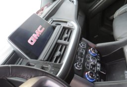 2021 GMC Yukon - Image 40