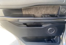 2020 Ford Expedition - Image 31