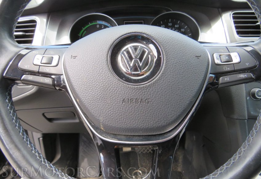 2016 Volkswagen e-Golf - Image 39