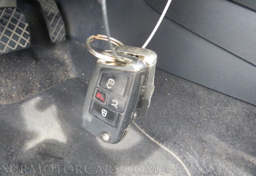 2016 Volkswagen e-Golf - Image 40