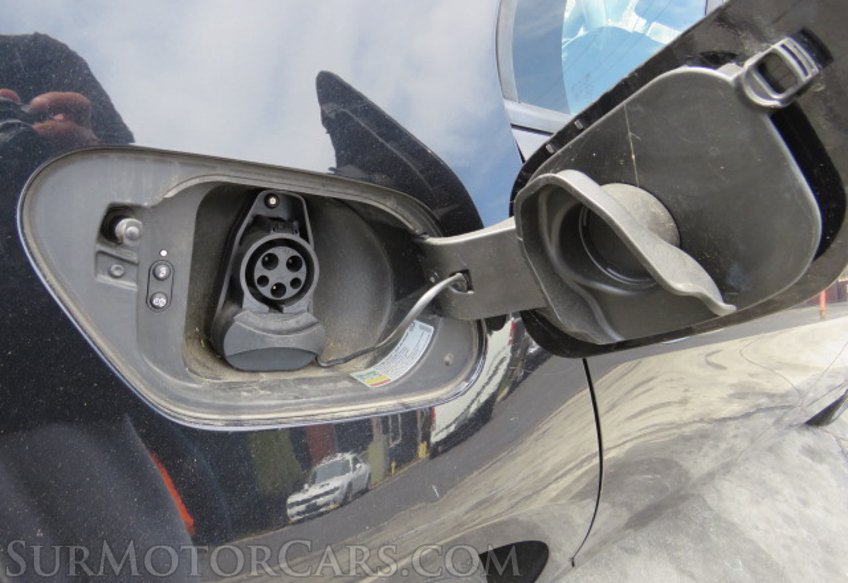 2016 Volkswagen e-Golf - Image 16