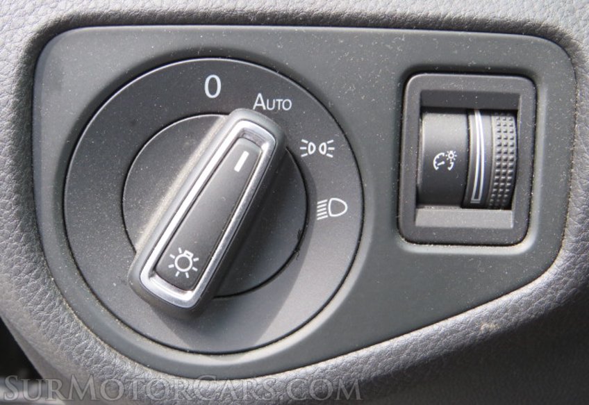 2016 Volkswagen e-Golf - Image 45