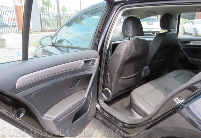 2016 Volkswagen e-Golf - Image 23