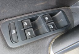 2016 Volkswagen e-Golf - Image 43