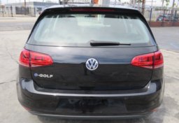 2016 Volkswagen e-Golf - Image 12
