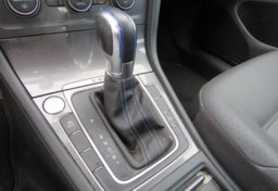 2016 Volkswagen e-Golf - Image 38