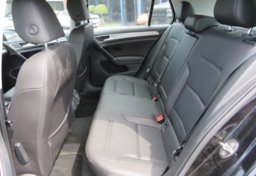 2016 Volkswagen e-Golf - Image 32