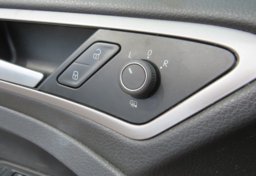 2016 Volkswagen e-Golf - Image 41