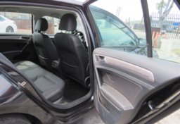 2016 Volkswagen e-Golf - Image 24