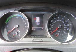 2016 Volkswagen e-Golf - Image 34