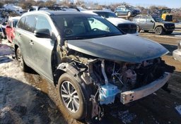 2018 Toyota Highlander - Image 2