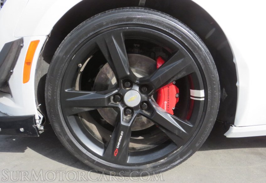 2021 Chevrolet Camaro - Image 19