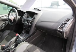 2017 Ford Focus - Image 24