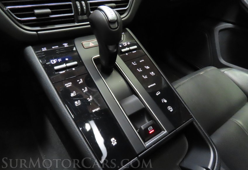 2024 Porsche Macan - Image 41