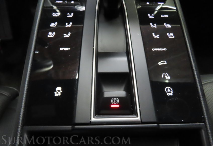 2024 Porsche Macan - Image 43