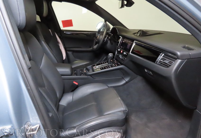 2024 Porsche Macan - Image 24